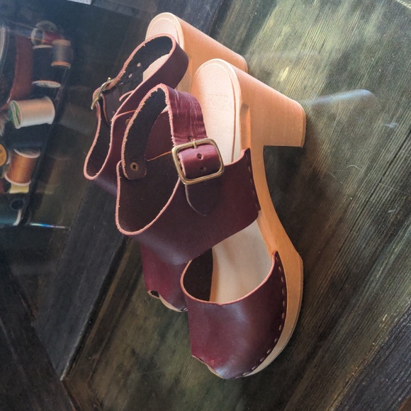 Bryr Clogs in Wine - Picture 3 of 5